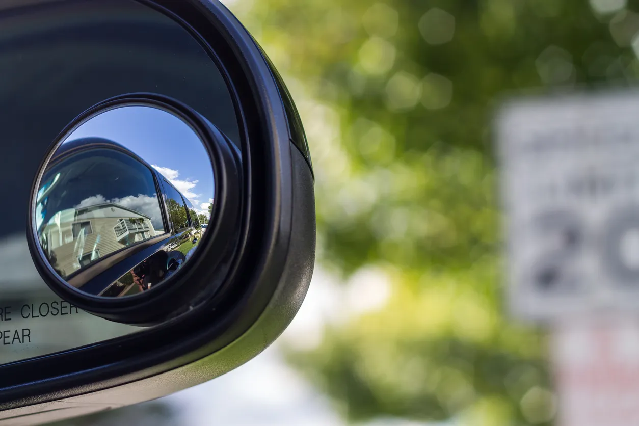 Why Are Blind Spot Mirrors Essential For Your Car?